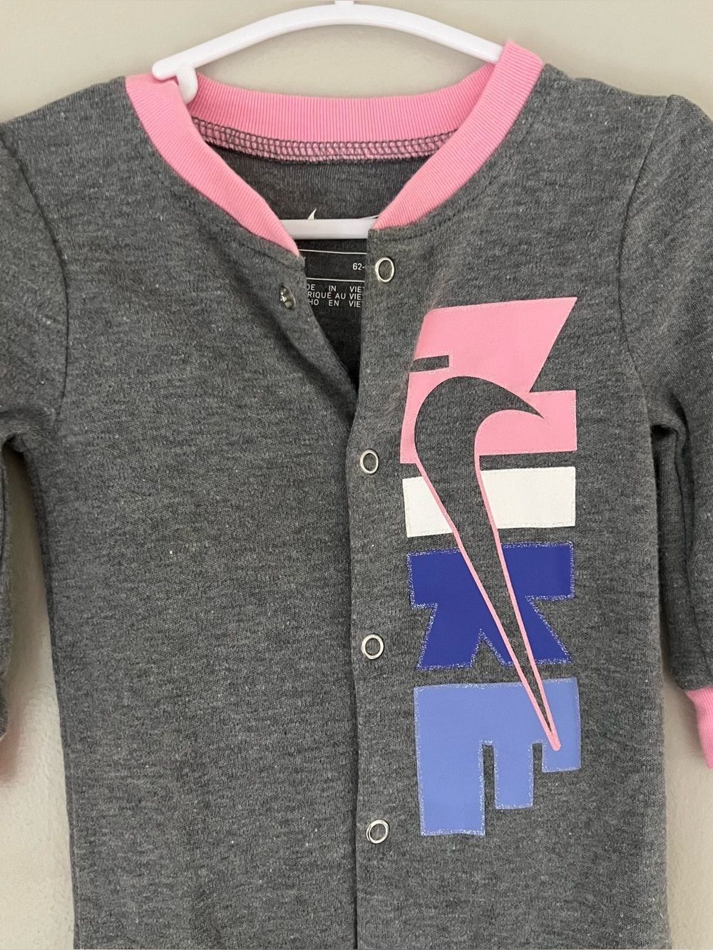 Nike Baby girl One piece footie sleeper 6 mos - Picture 2 of 6